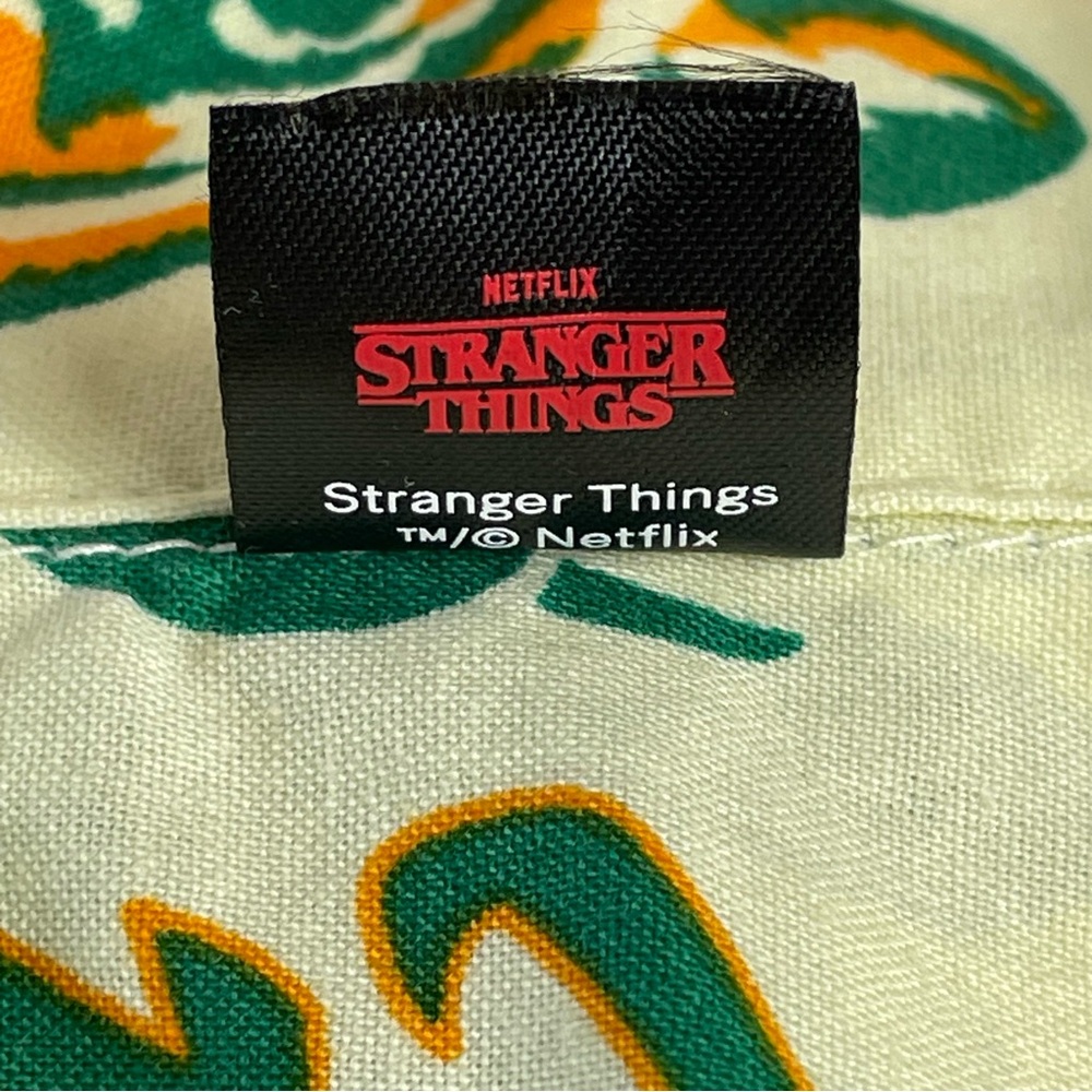 Men's H&M Stranger Things Hawkins High School Short Sleeve Button‎ Down XL 0141 - Picture 8 of 10